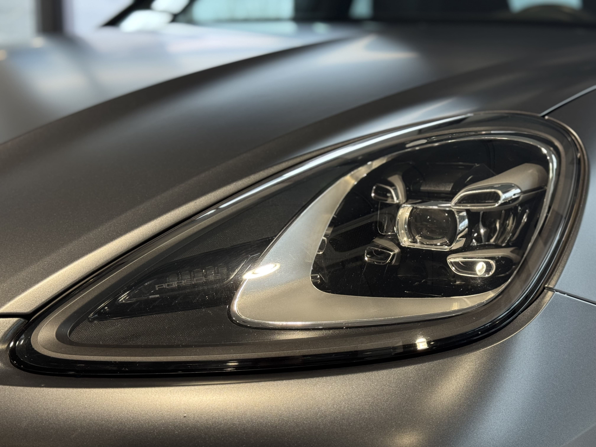 8IU - Phares matriciels à led avec porsche dynamic light system plus (pdls+)