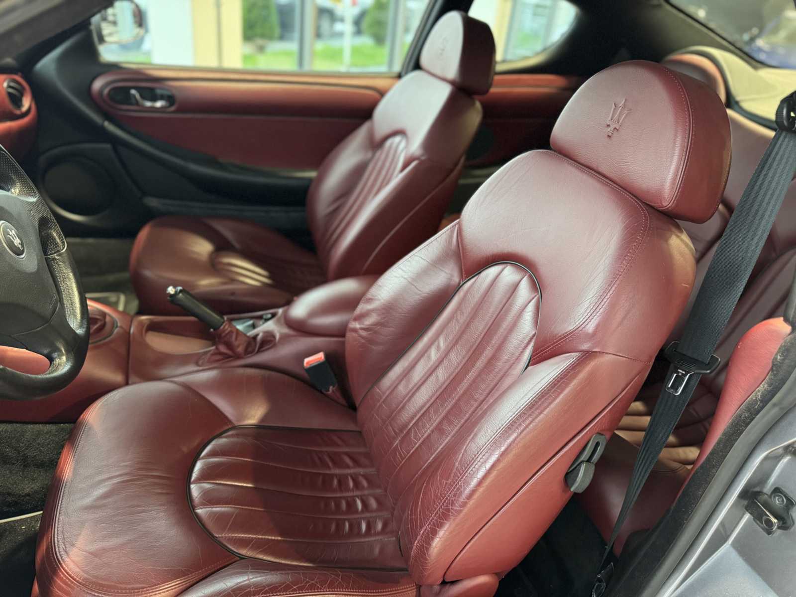 Sièges cuir bordeaux