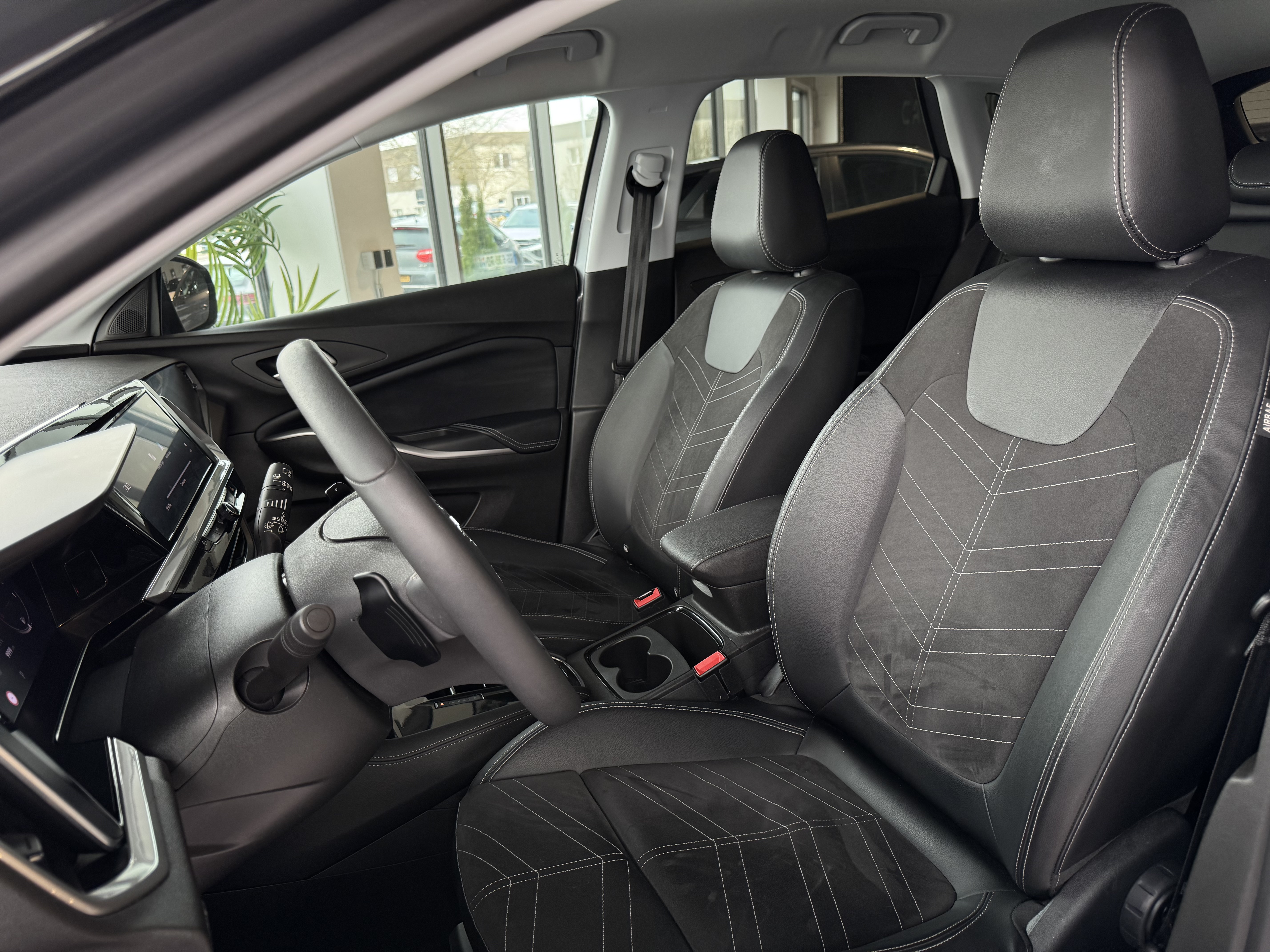 Sièges cuir / cuir alcantara chauffants 