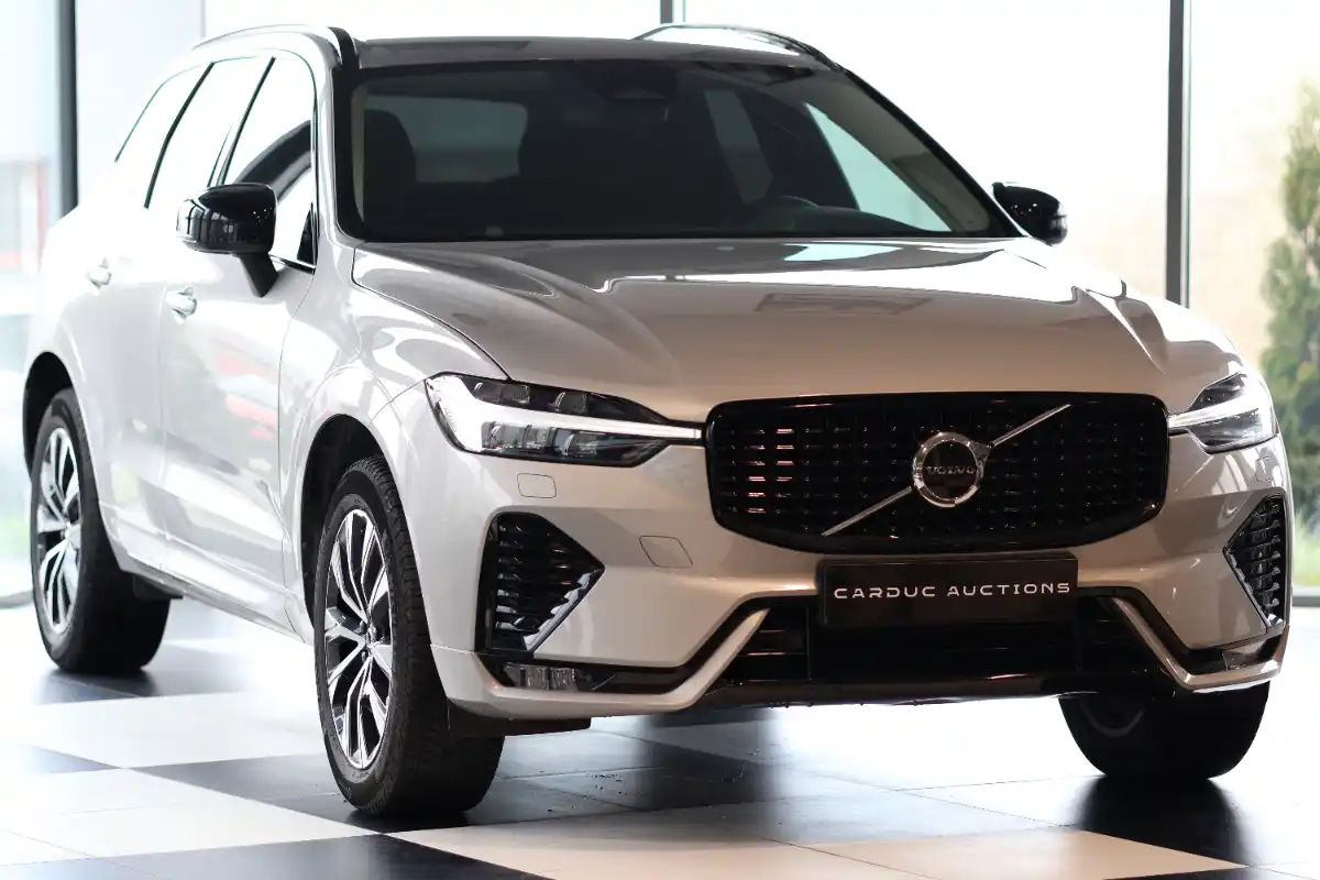 VOLVO XC60 II (2) B4 197 PLUS STYLE DARK GEARTRONIC 8